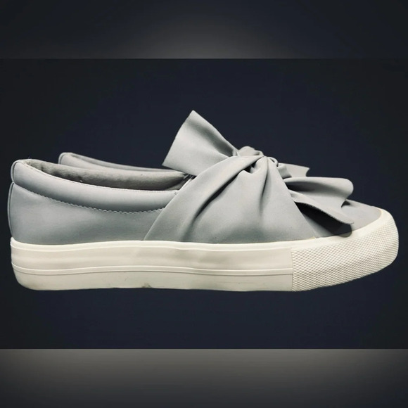 Chic American Eagle Light Smoke Sneakers Size 7 with Elegant Twisted Bow Detail - Picture 2 of 9